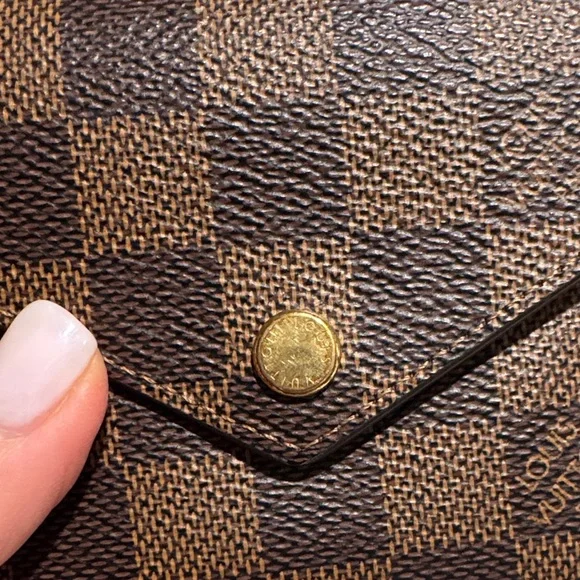 Louis Vuitton wallet - Picture 7 of 7